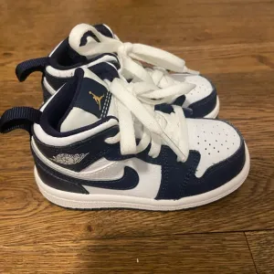 Air Jordan 1 Retro High ‘Midnight Navy’