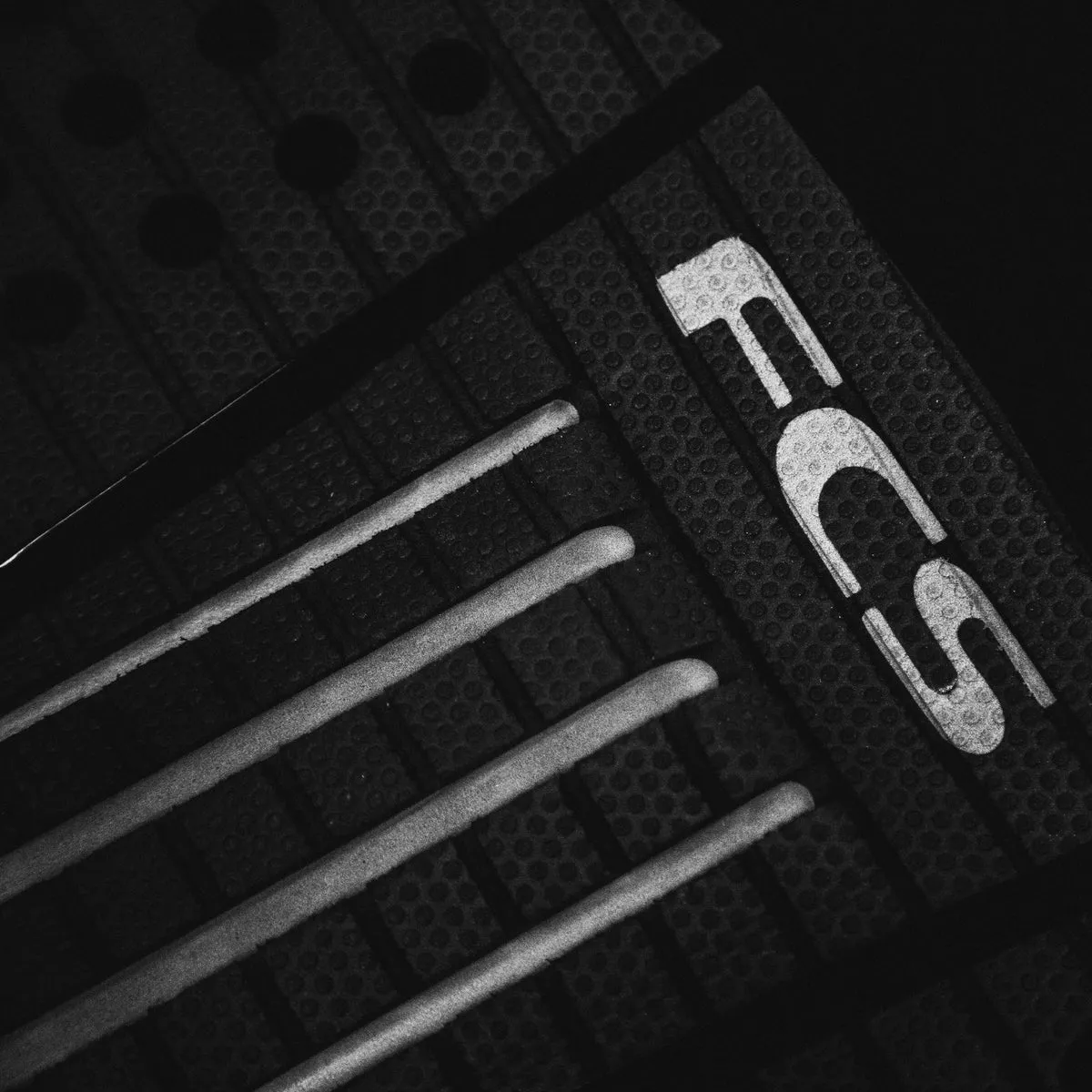 FCS JULIAN TREAD-LITE GRIP - BLACK/CHARCOAL