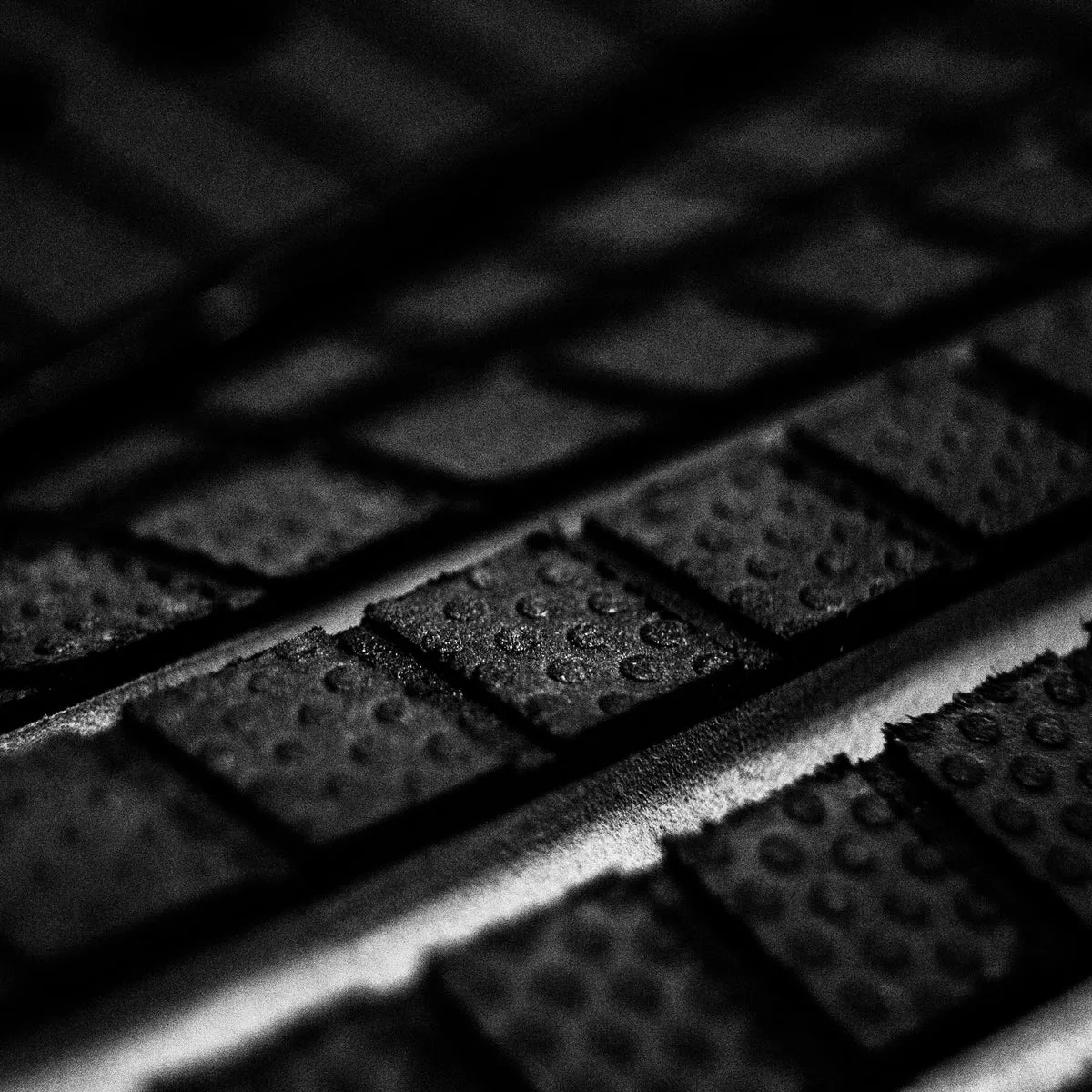 FCS JULIAN TREAD-LITE GRIP - BLACK/CHARCOAL