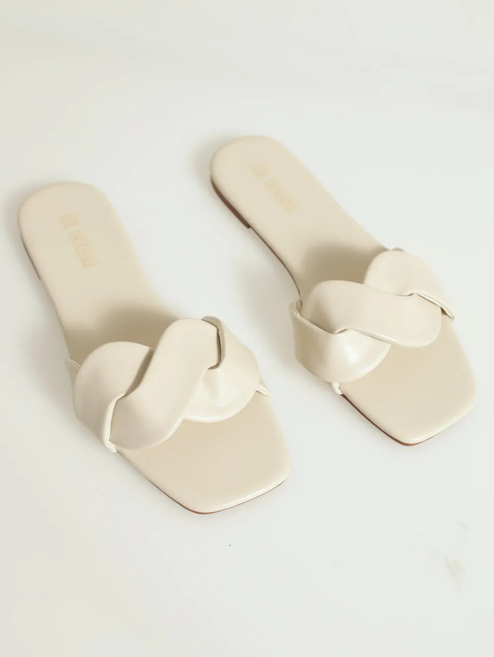 Flat One Strap Padded Interlinked Mule - Off White