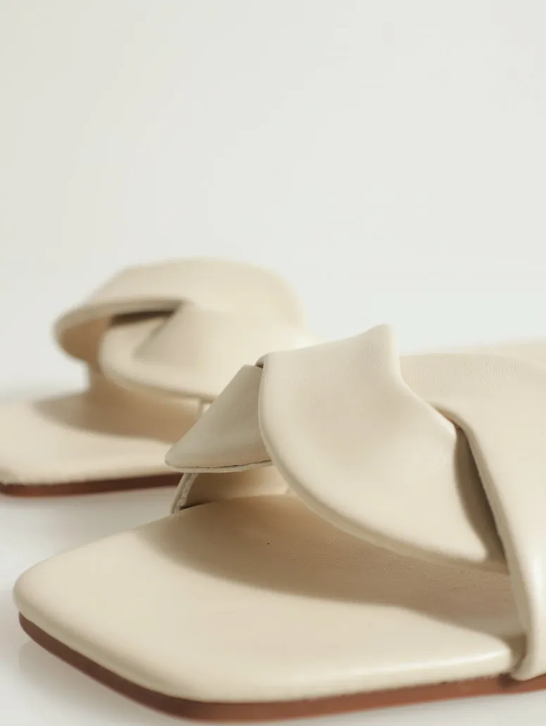 Flat One Strap Padded Interlinked Mule - Off White
