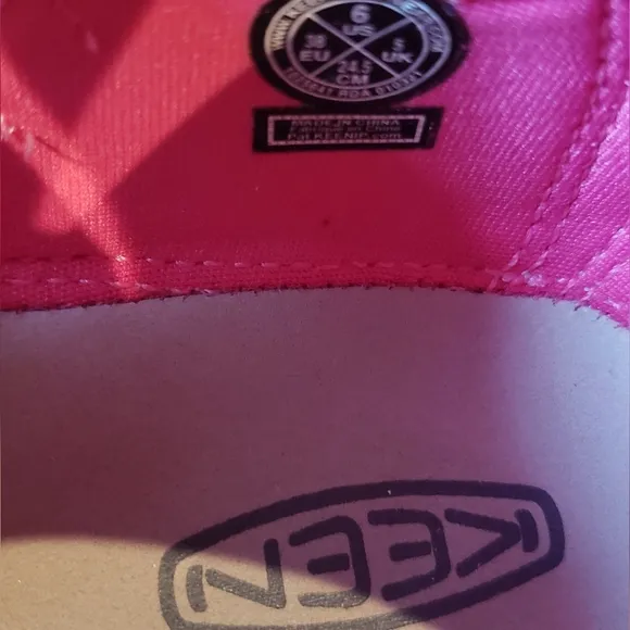 Keen Knotch Creek Magenta Lilac Chiffon Girls Quick Dry Sandals NEW