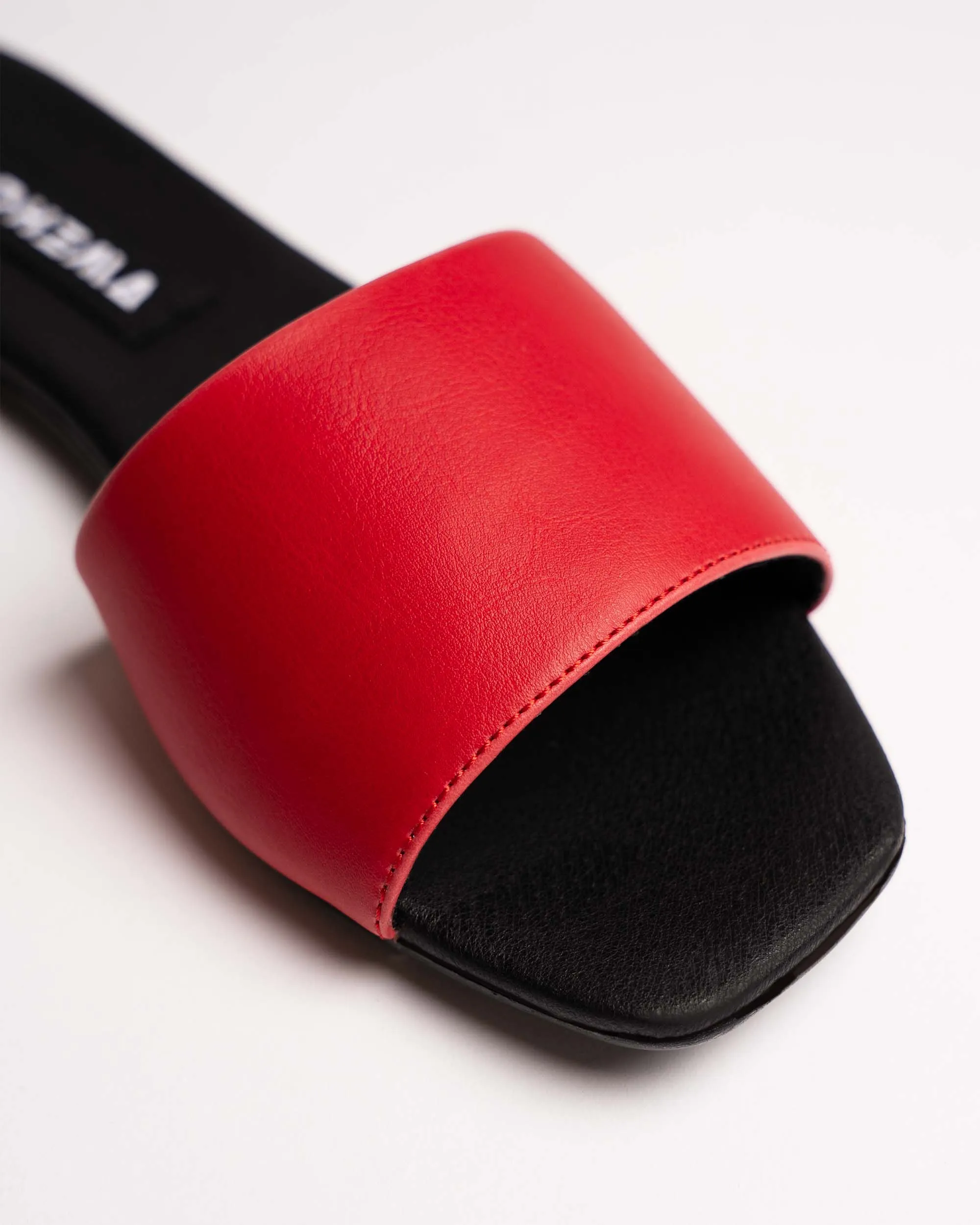 Mellow Slides Red vegan slides made of corn leather - outlet